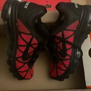 Nike Air Max women's 6.5 Black/Hot Pink